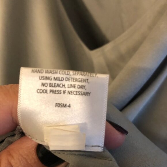 Gray Silk V-Neck Tank Top - 23 inch Pit to Pit - Picture 3 of 5